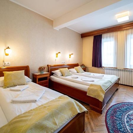 Lilla Panzio Hotel Odorheiu Secuiesc Buitenkant foto