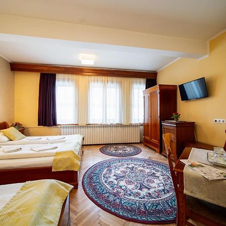 Lilla Panzio Hotel Odorheiu Secuiesc Buitenkant foto
