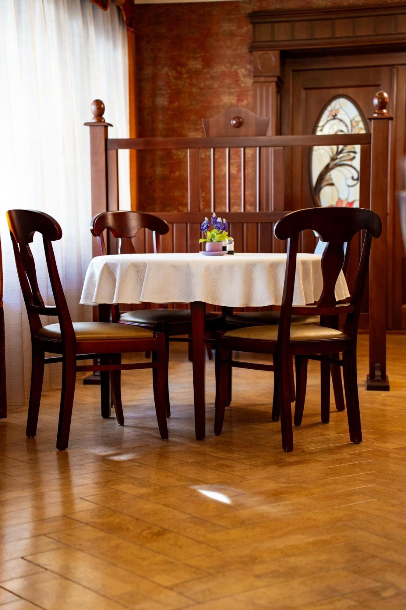 Lilla Panzio Hotel Odorheiu Secuiesc Buitenkant foto