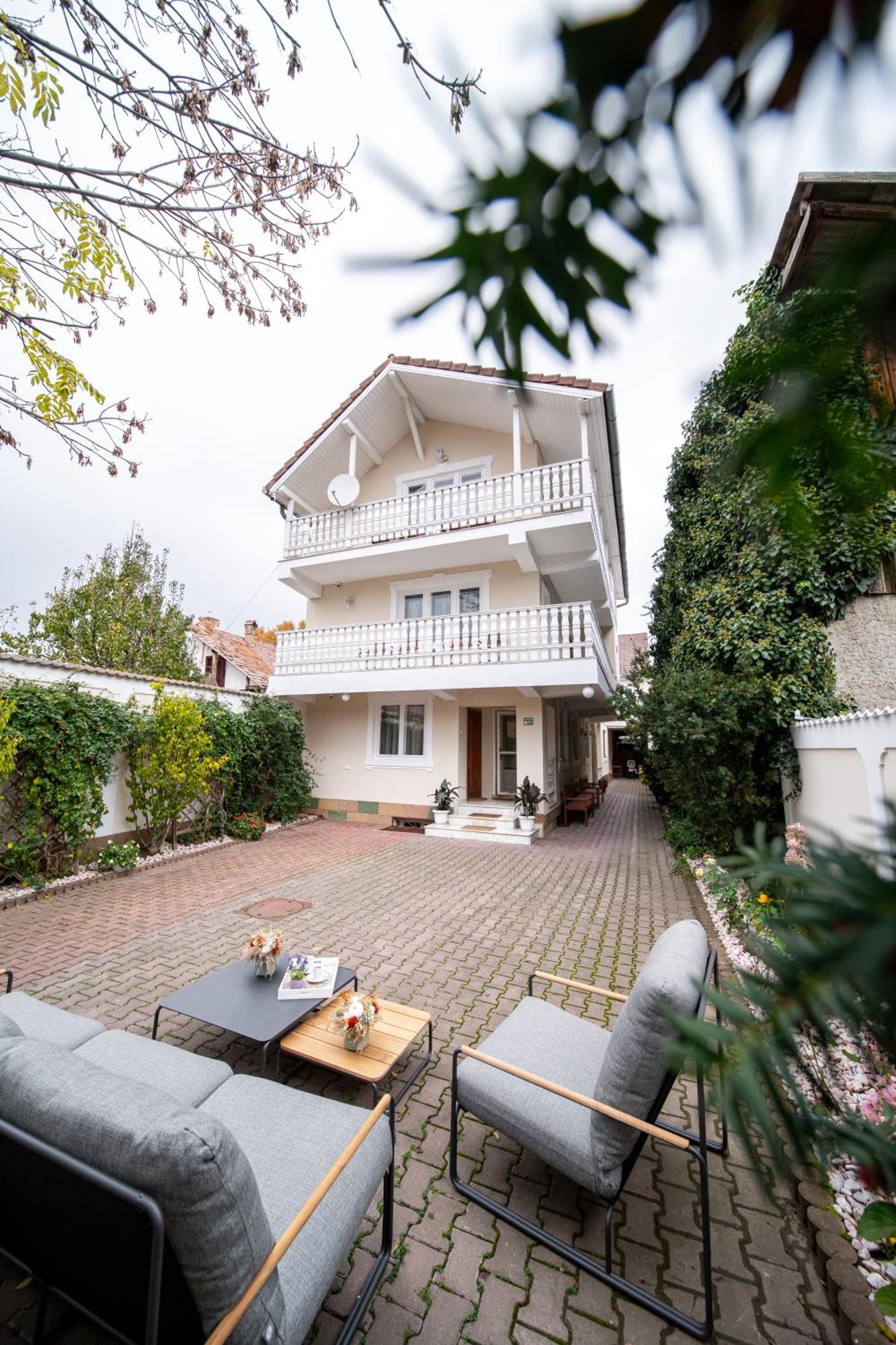 Lilla Panzio Hotel Odorheiu Secuiesc Buitenkant foto