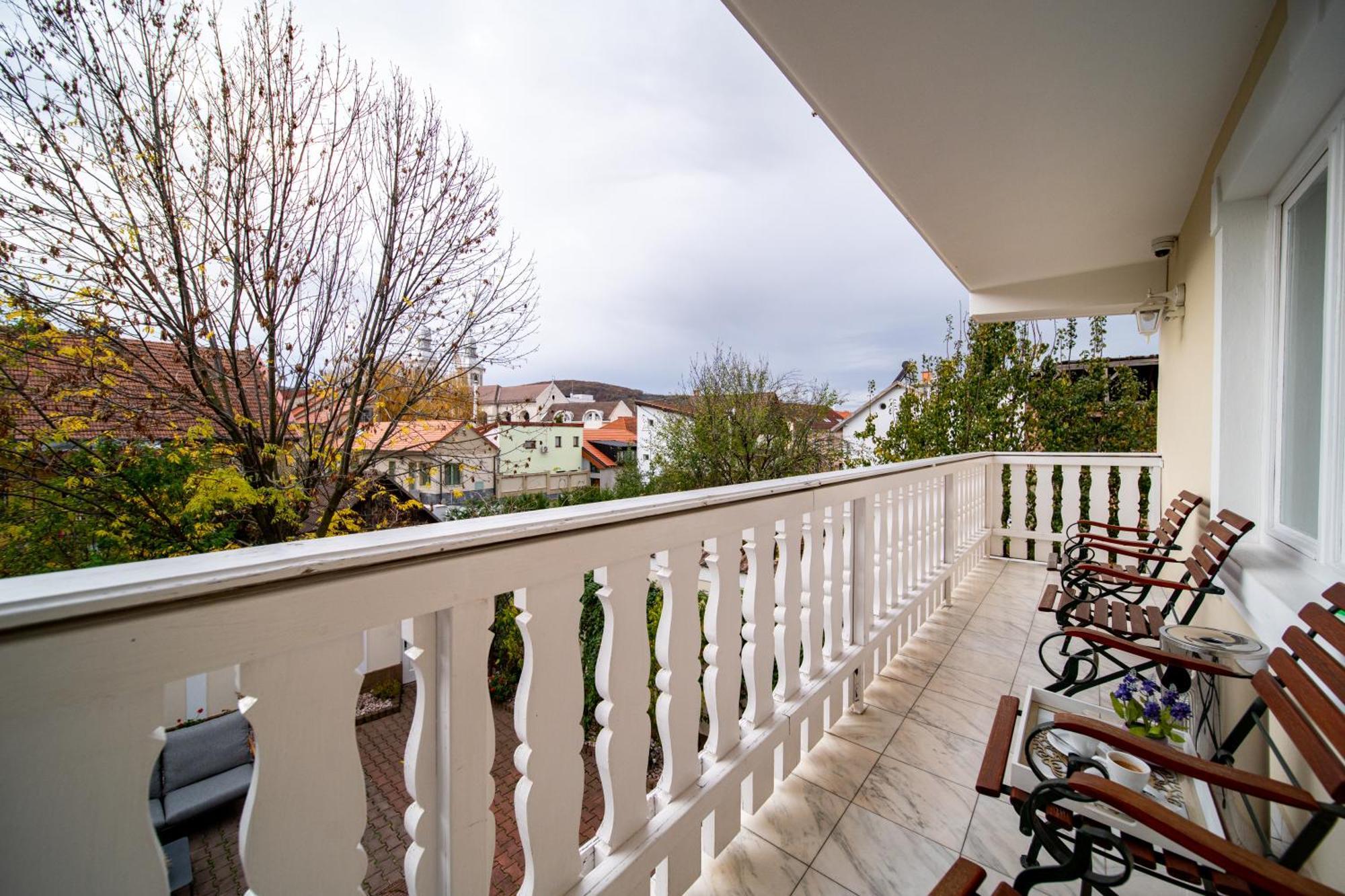 Lilla Panzio Hotel Odorheiu Secuiesc Buitenkant foto