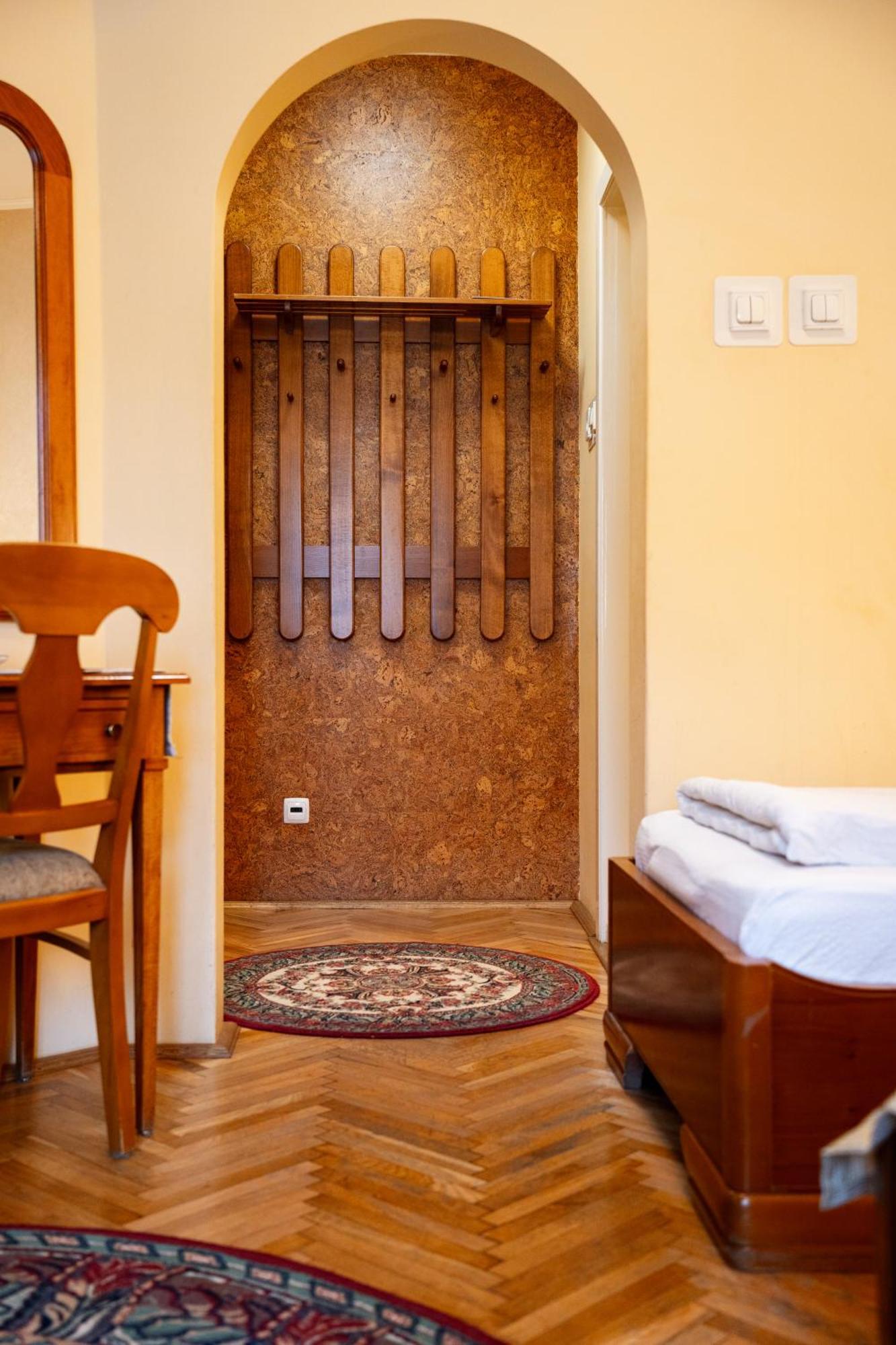 Lilla Panzio Hotel Odorheiu Secuiesc Buitenkant foto