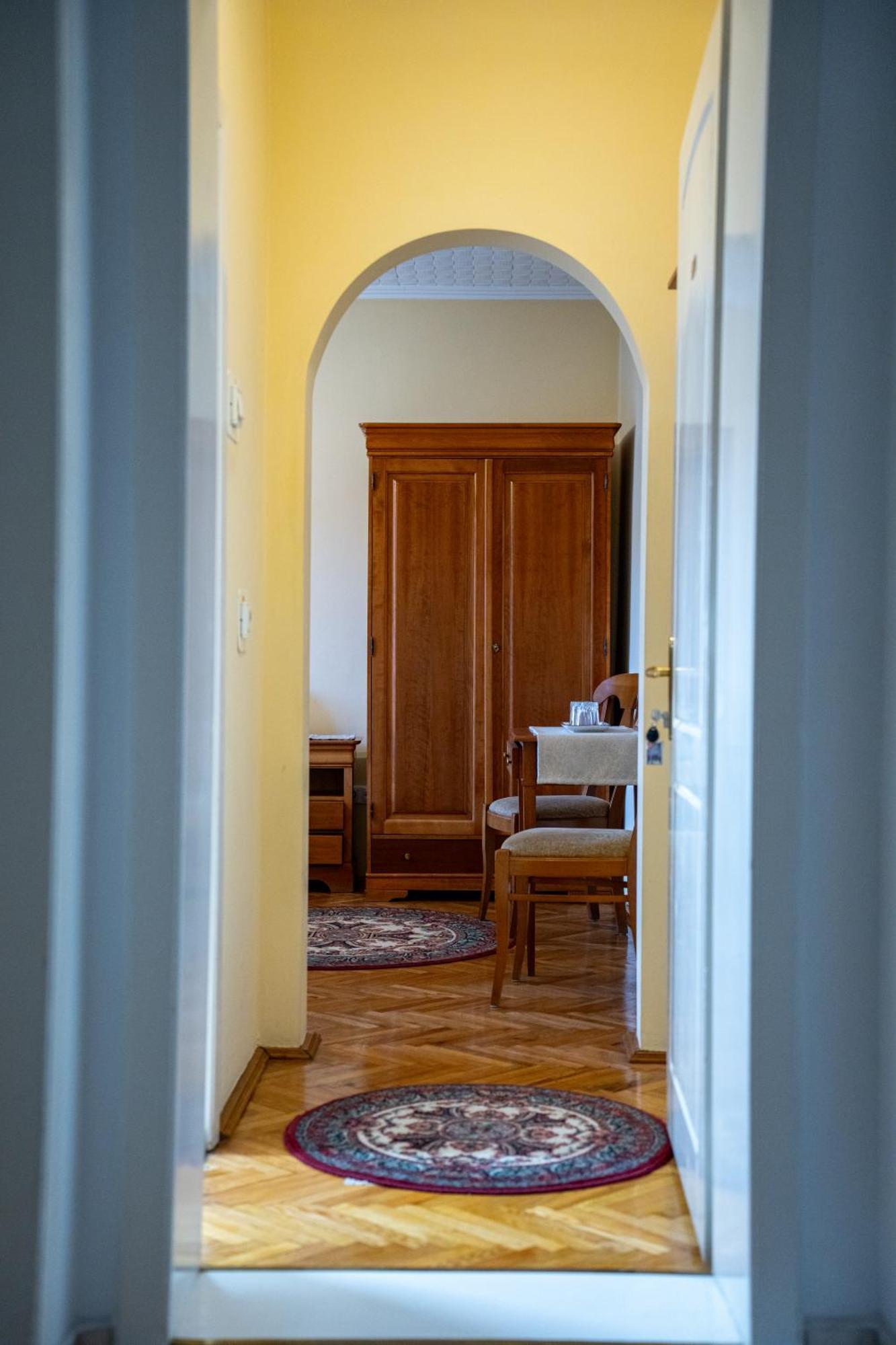 Lilla Panzio Hotel Odorheiu Secuiesc Buitenkant foto