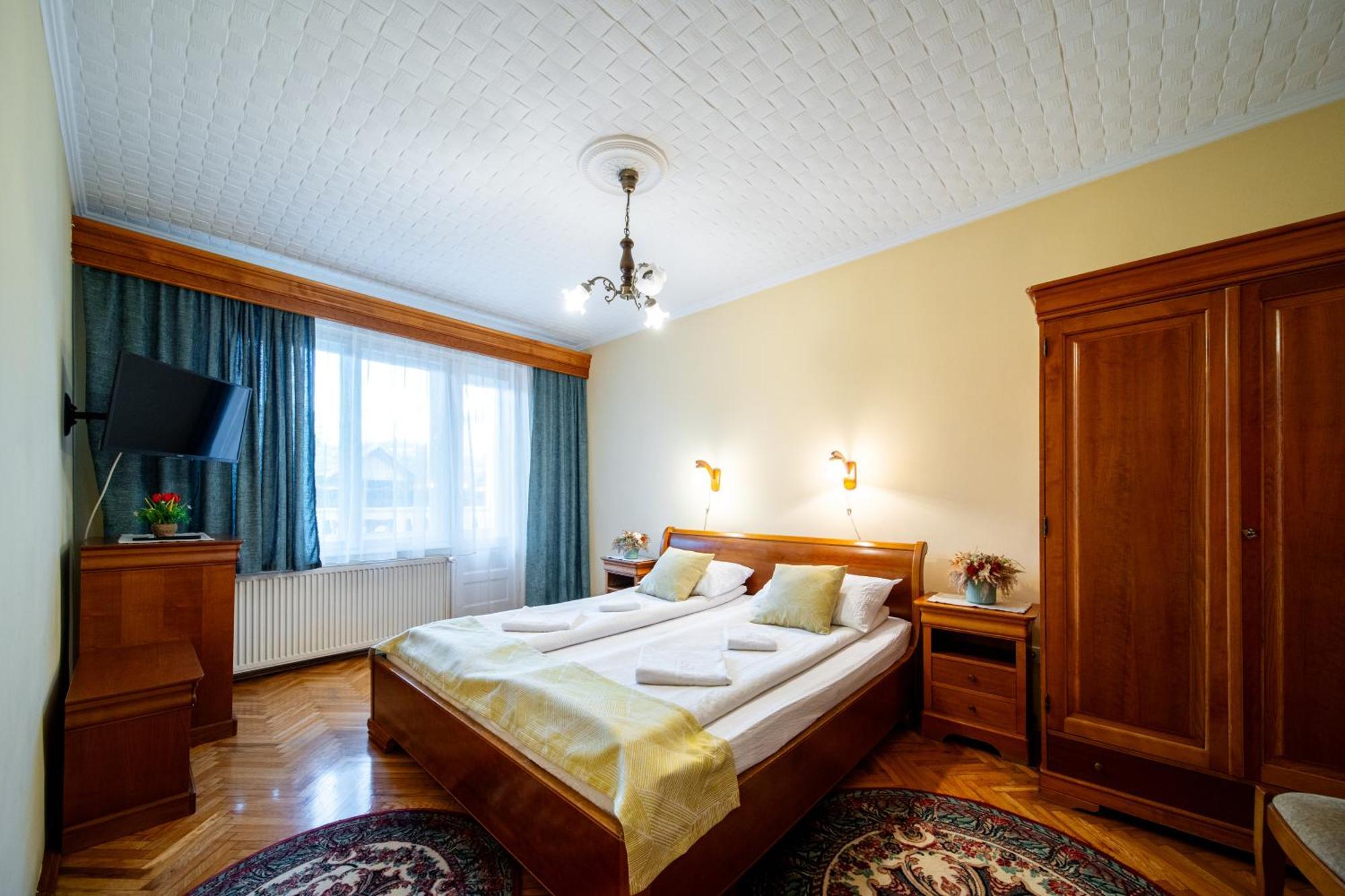 Lilla Panzio Hotel Odorheiu Secuiesc Buitenkant foto