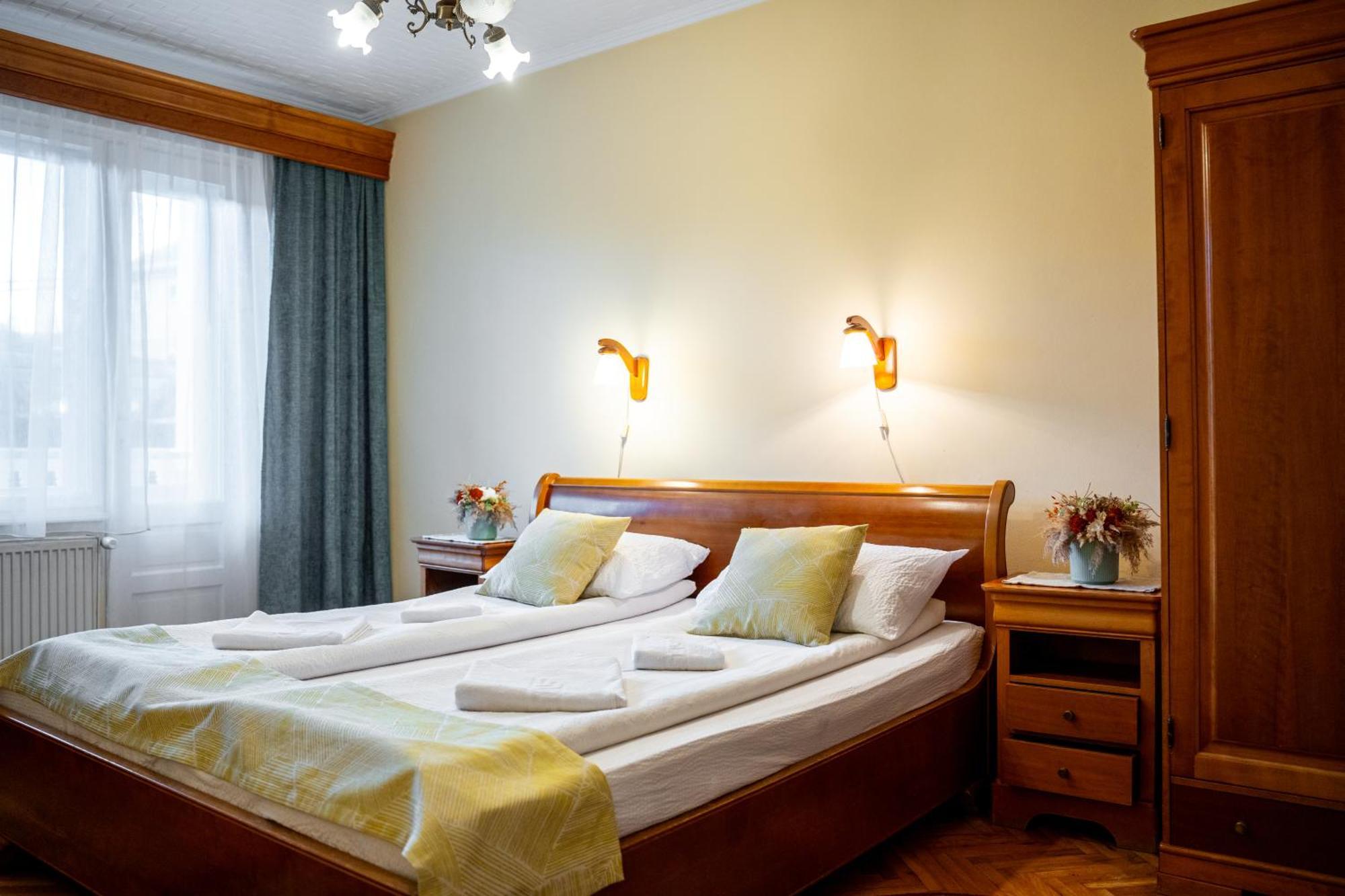 Lilla Panzio Hotel Odorheiu Secuiesc Buitenkant foto