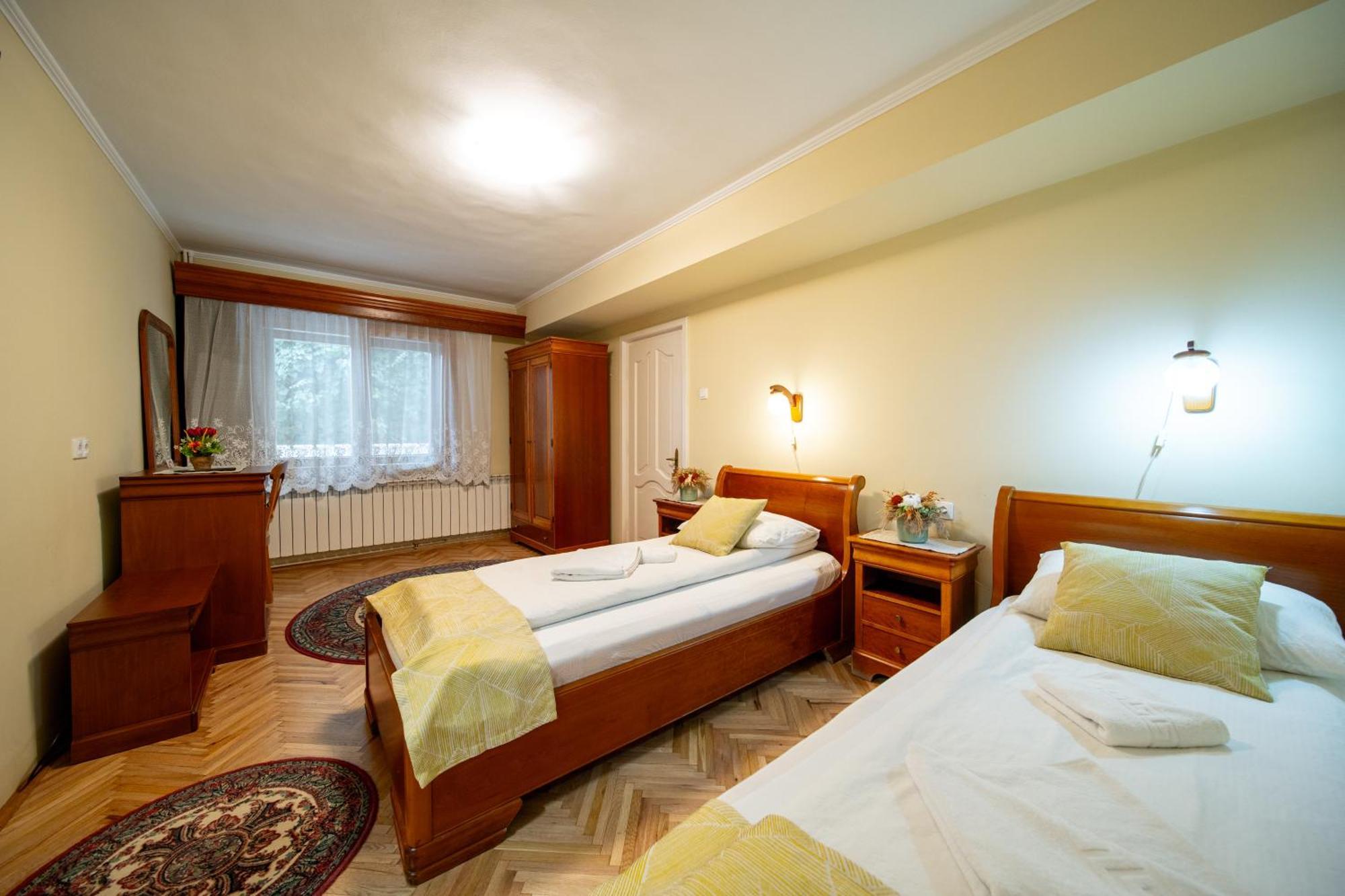 Lilla Panzio Hotel Odorheiu Secuiesc Buitenkant foto