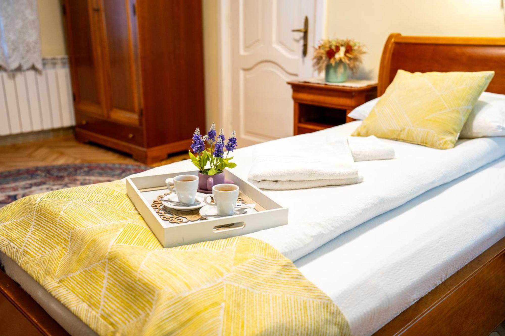 Lilla Panzio Hotel Odorheiu Secuiesc Buitenkant foto
