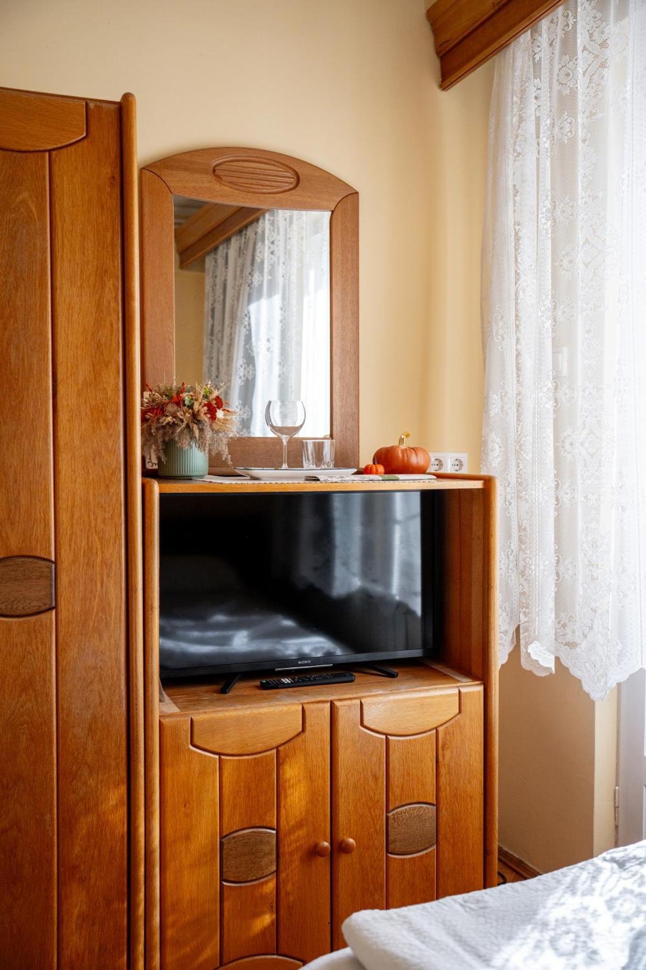Lilla Panzio Hotel Odorheiu Secuiesc Buitenkant foto